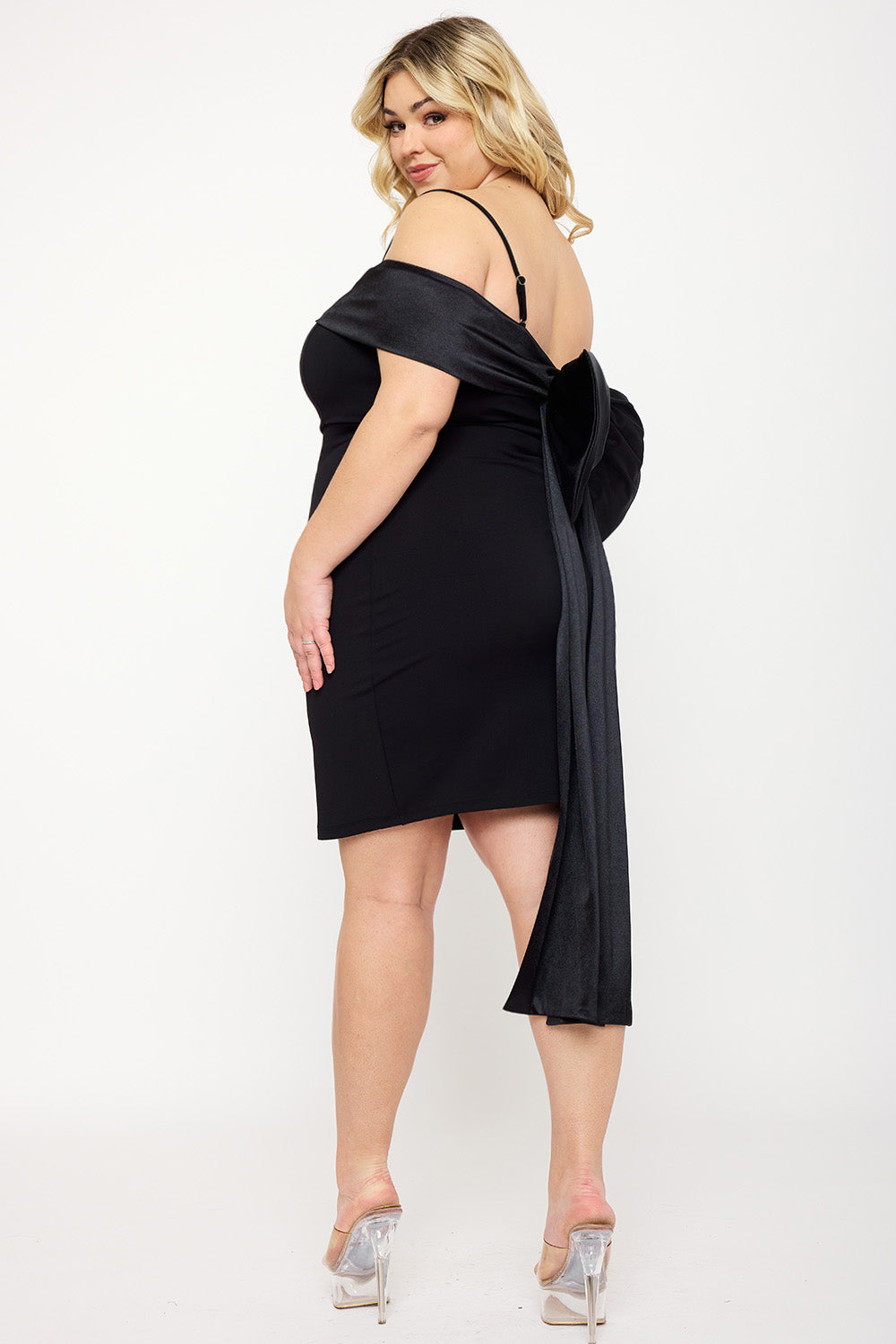 CONTRAST FABRIC OPEN SHOULDER PLUS SIZE MINI DRESS